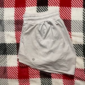 LIKE NEW Sz 10 Lululemon Hotty Hot short
